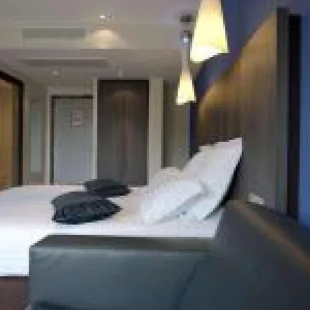 ホテル Logis Victor Hugo &